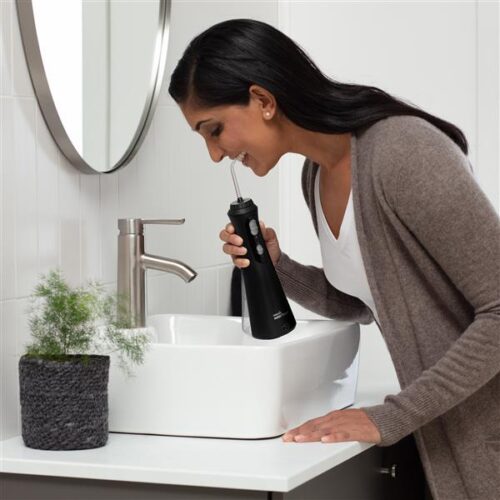 using-cordless-plus-water-flosser-wp-462-black.